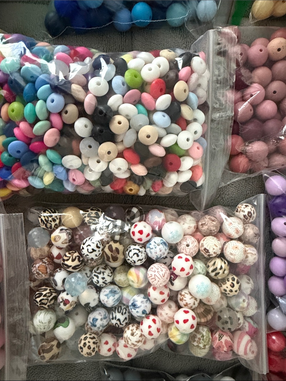 Assortment of silicone beads 15mm and 12mm perfect for crafting - Picture 16 of 16
